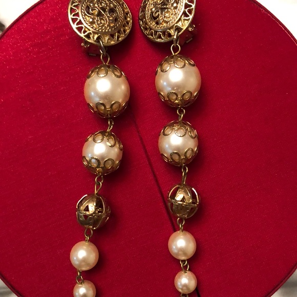 Vintage gold faux pearl strand clip on earrings